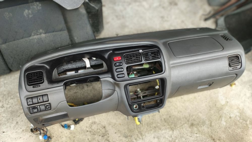 Торпедо Панель  Консоль Suzuki Grand Vitara (I)