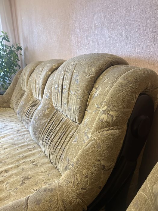 Диван розкладний. Боковини з дерева бук