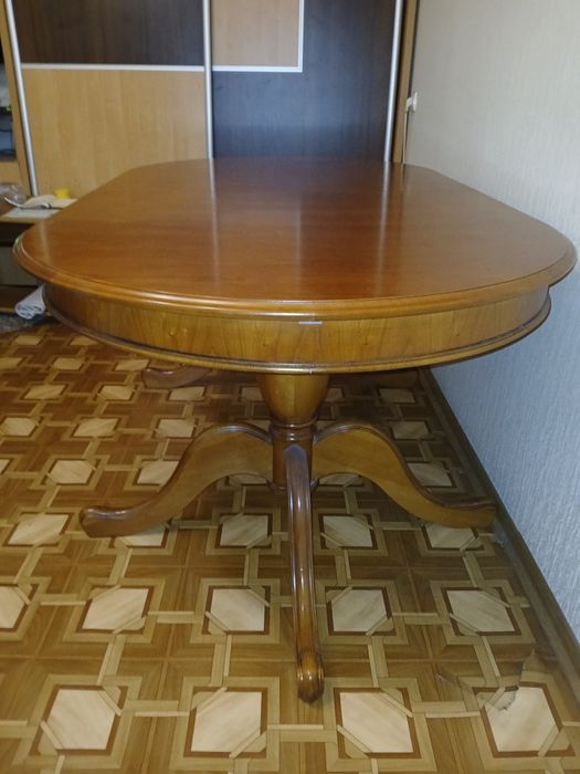 Продается стол (черешня).