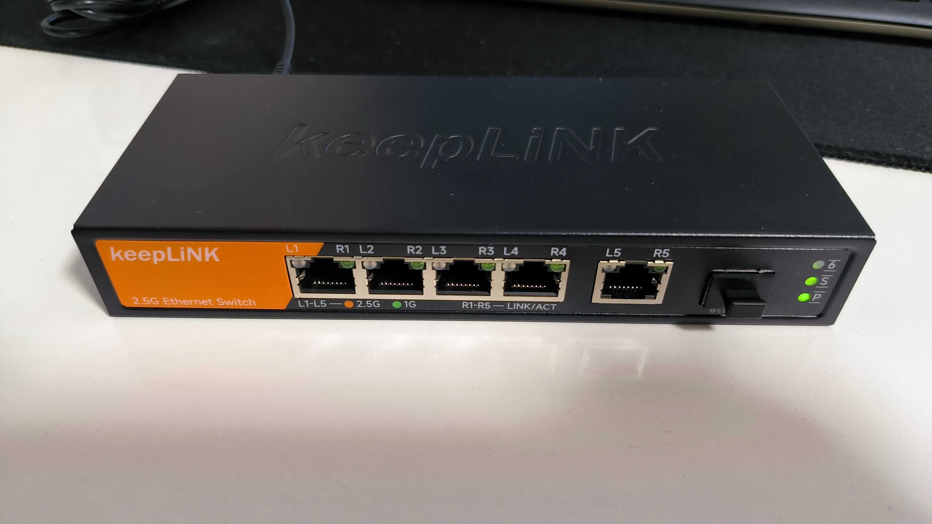 KeepLink 5-п.   2,5 Гбіт/с  +1   10G SFP+  мережевий комутатор.