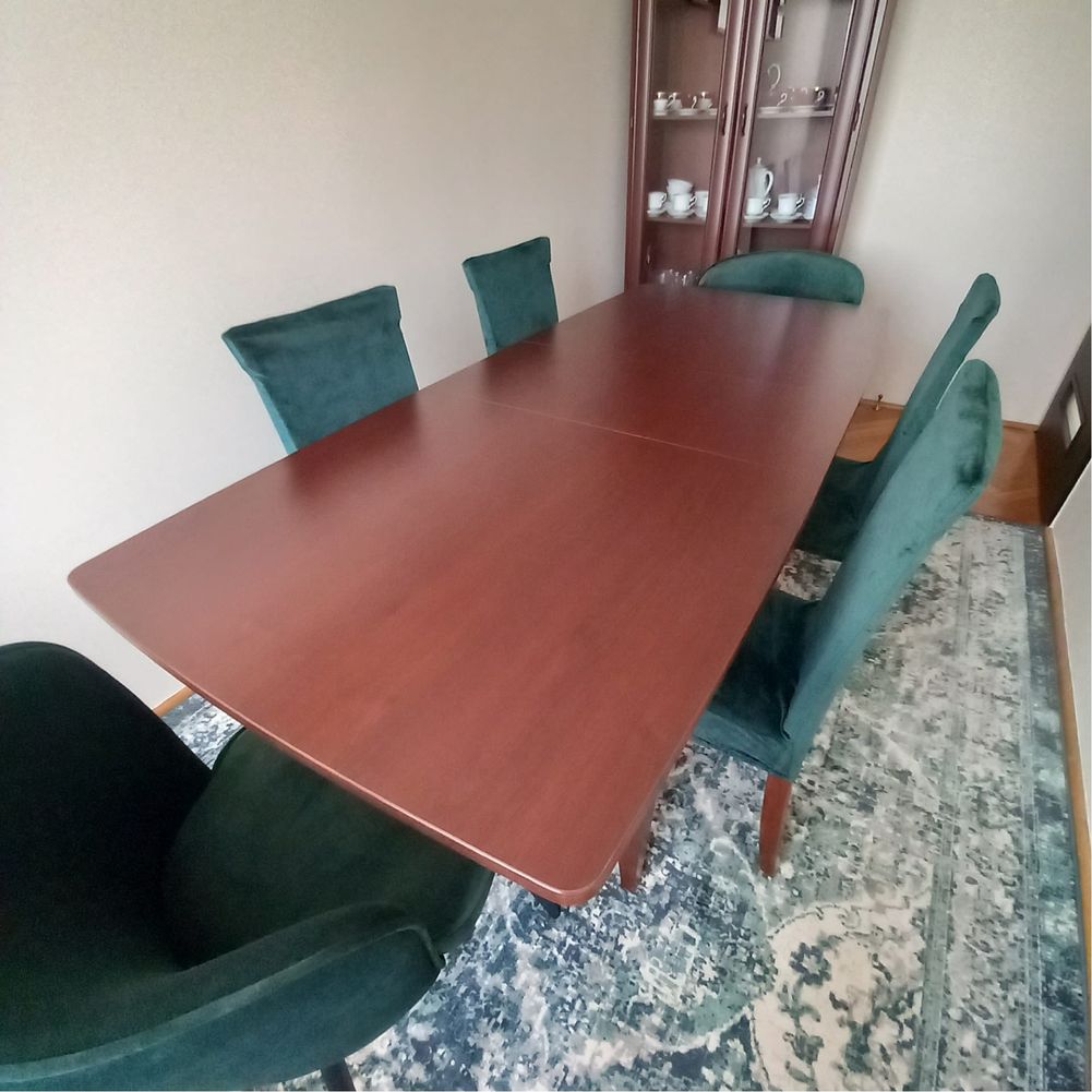 Stół rozkładany w kolorze ciemny orzech, nogi drewniane 160-200x90 cm