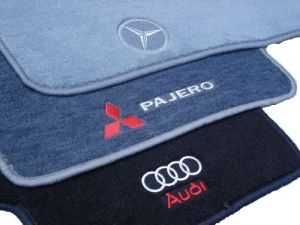 Tapetes, capas de estofos e coberturas para automóvel
