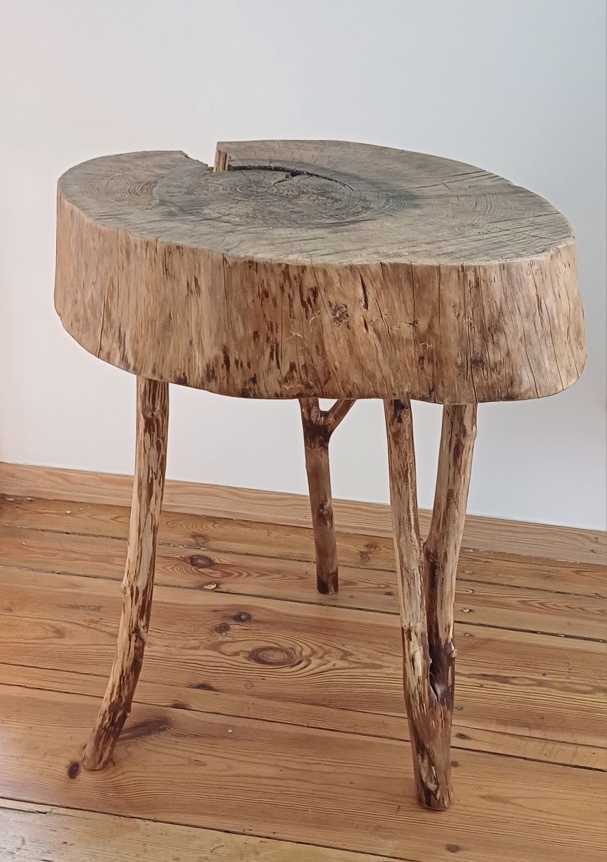 Unikat, ręcznie robiony stolik z drewna świerkowego