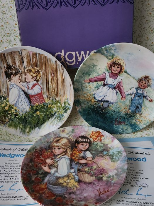 Talerze kolekcjonerskie seria Dzieci  certyfikat WEDGWOOD 3szt.