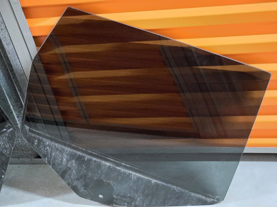 Скло заднє одинарне Grand Cherokee WK2