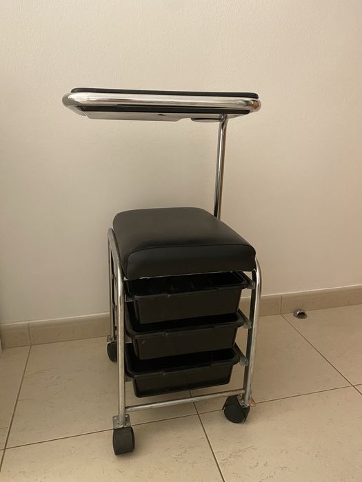 Carrinho de estética/manicure usado