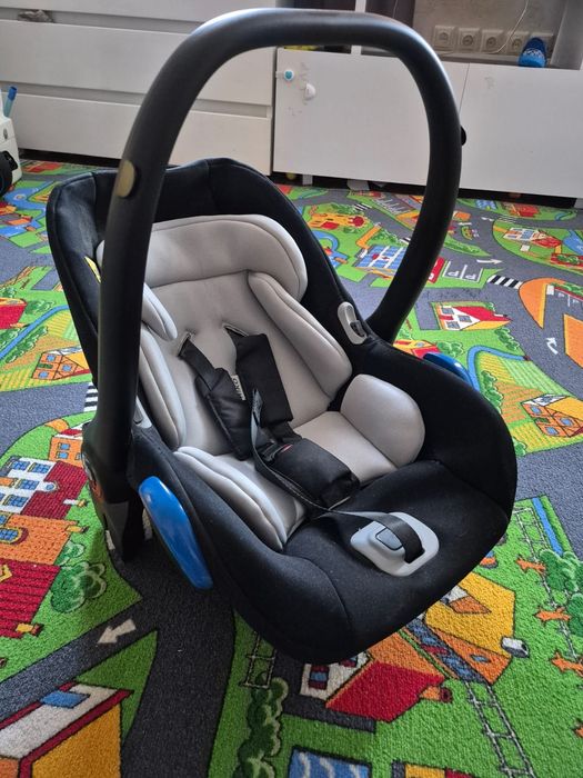 Дитяче автомобільне крісло