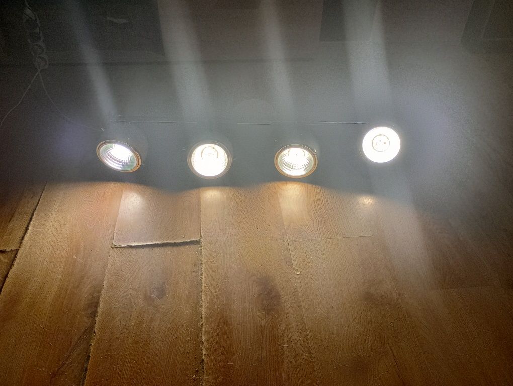 Lampa sufitowa na listwie