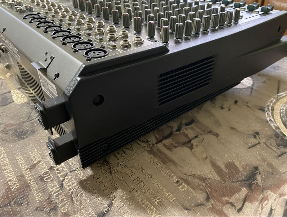 Активний мікшерний пульт - Phonic POWERPOD 1860 Plus