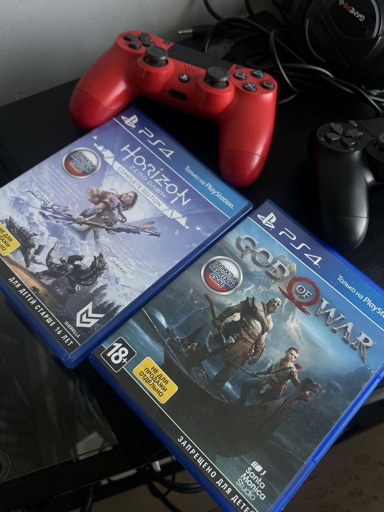 СРОЧНО продам PlayStation 4 Pro 1 Tb + 2 джойстика и наушники