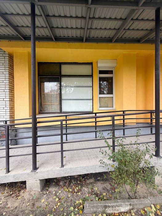Продаж приміщення з фасадним входом вул Миколайчука