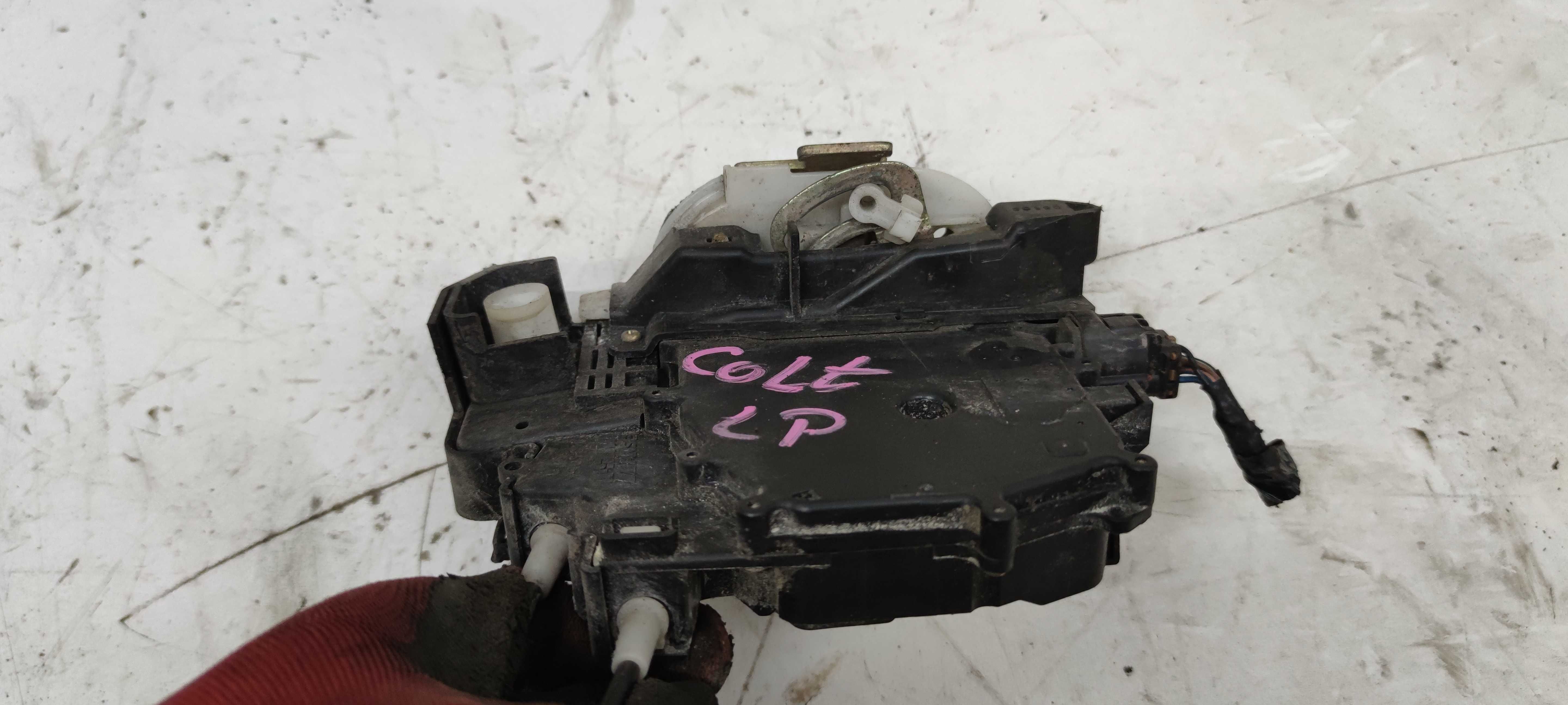 Mitsubishi Colt VI 6 Zamek Drzwi Lewy Przód LP