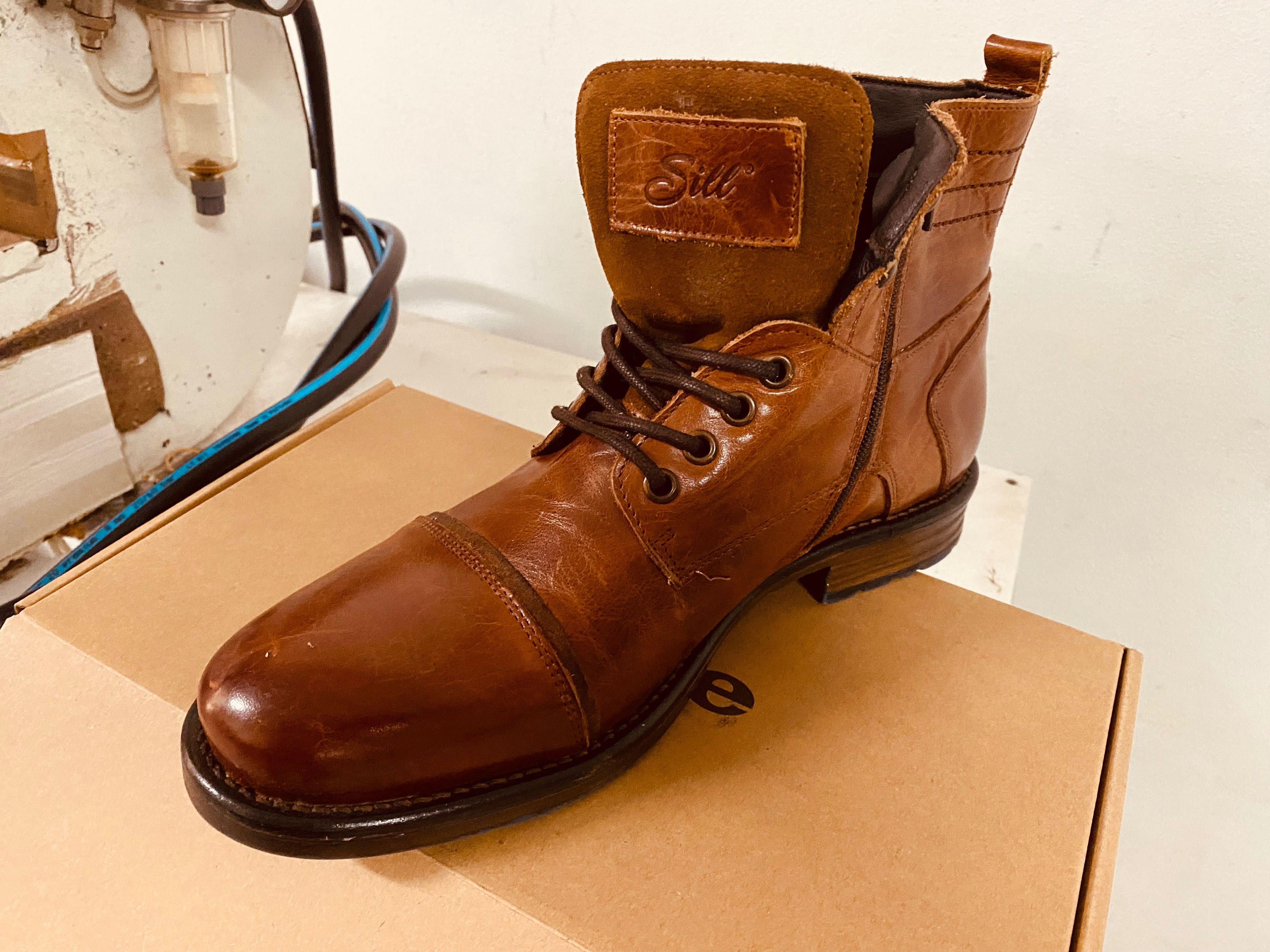 315 sapatos, tenis e botas - um só pé! Modelos podem casar...