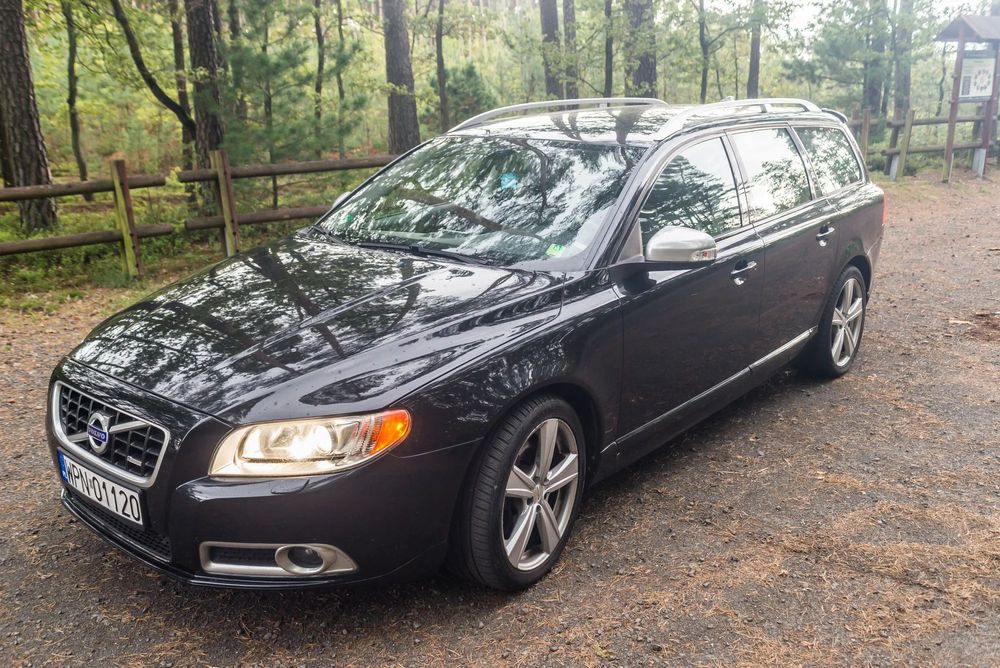 Volvo V70 -- VOLVO V70 R-Design --