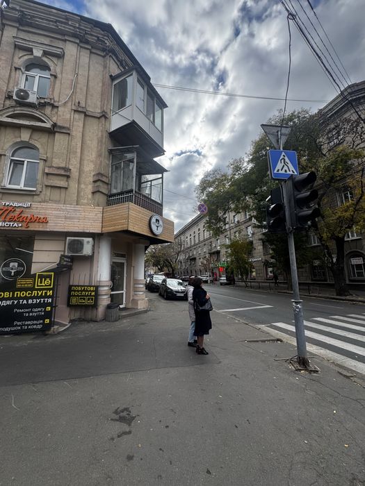 Продам два приміщення +діючий бізнес в центрі міста