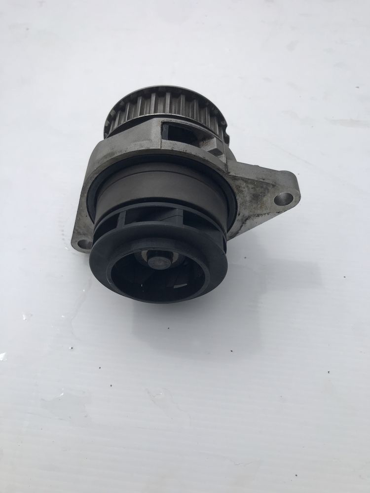 Помпа Гольф 4 1.6 v16