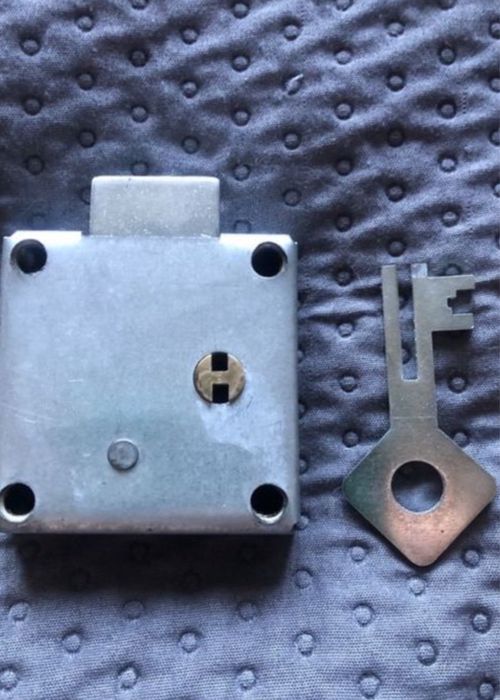 Zamek z kluczykiem skrzynka