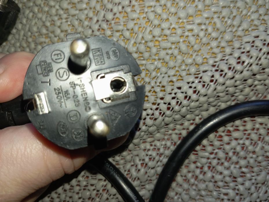 Kabel zasilający do komputera