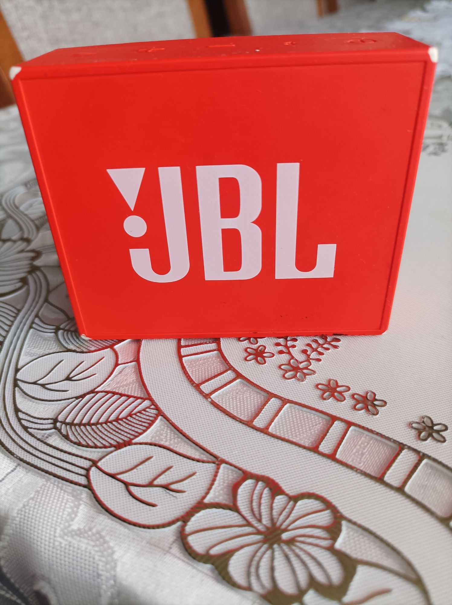 Głośnik JBL pomarańczowy