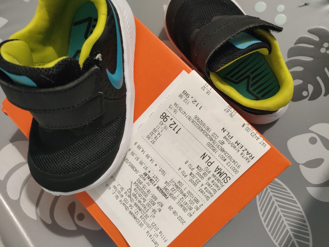 Adidasy Nike, r. 22