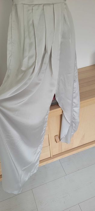 Szara jasna długa sukienka cekiny odkryte plecy Simplee, roz S