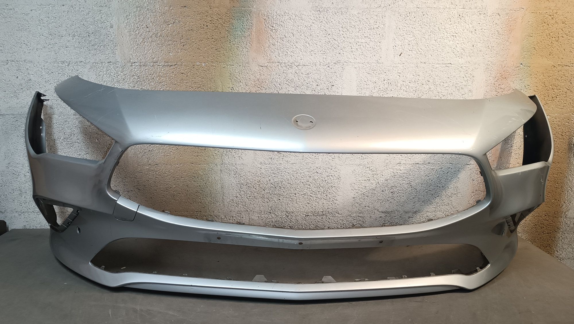 Vendo parachoque de frente Mercedes Benz CLA -class C118 ano 2018/23