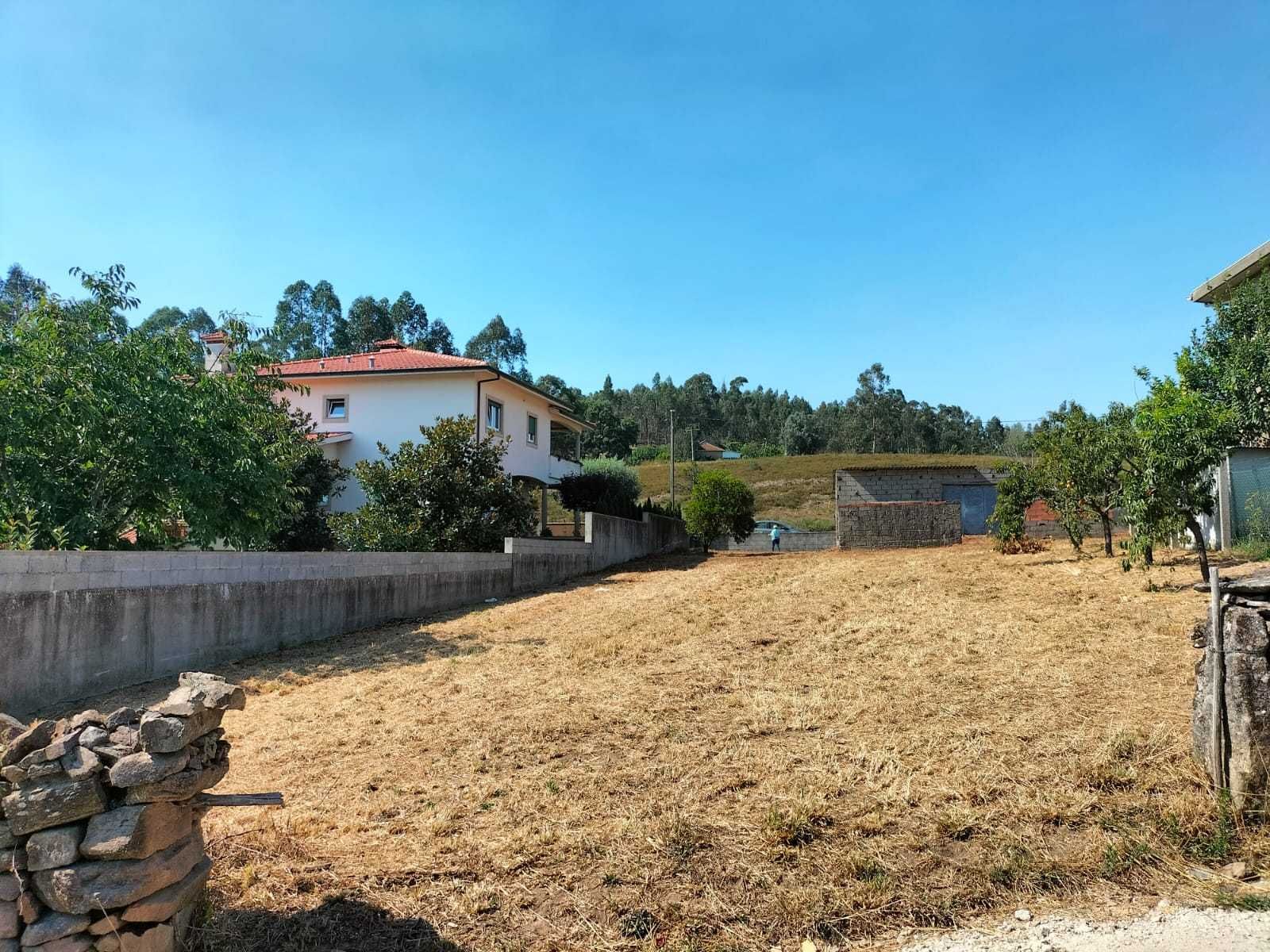 Lote terreno 1 ou 2 Moradias 880m²