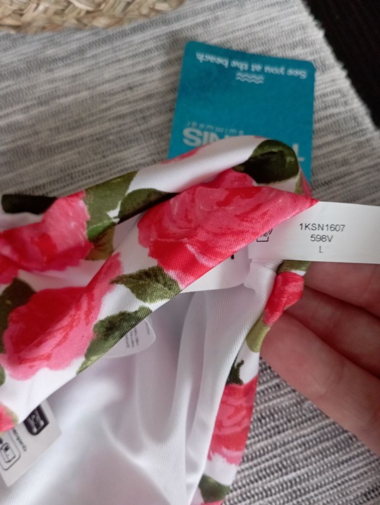 Nowe majtki od stroju kąpielowego w róże Tezenis L nowe