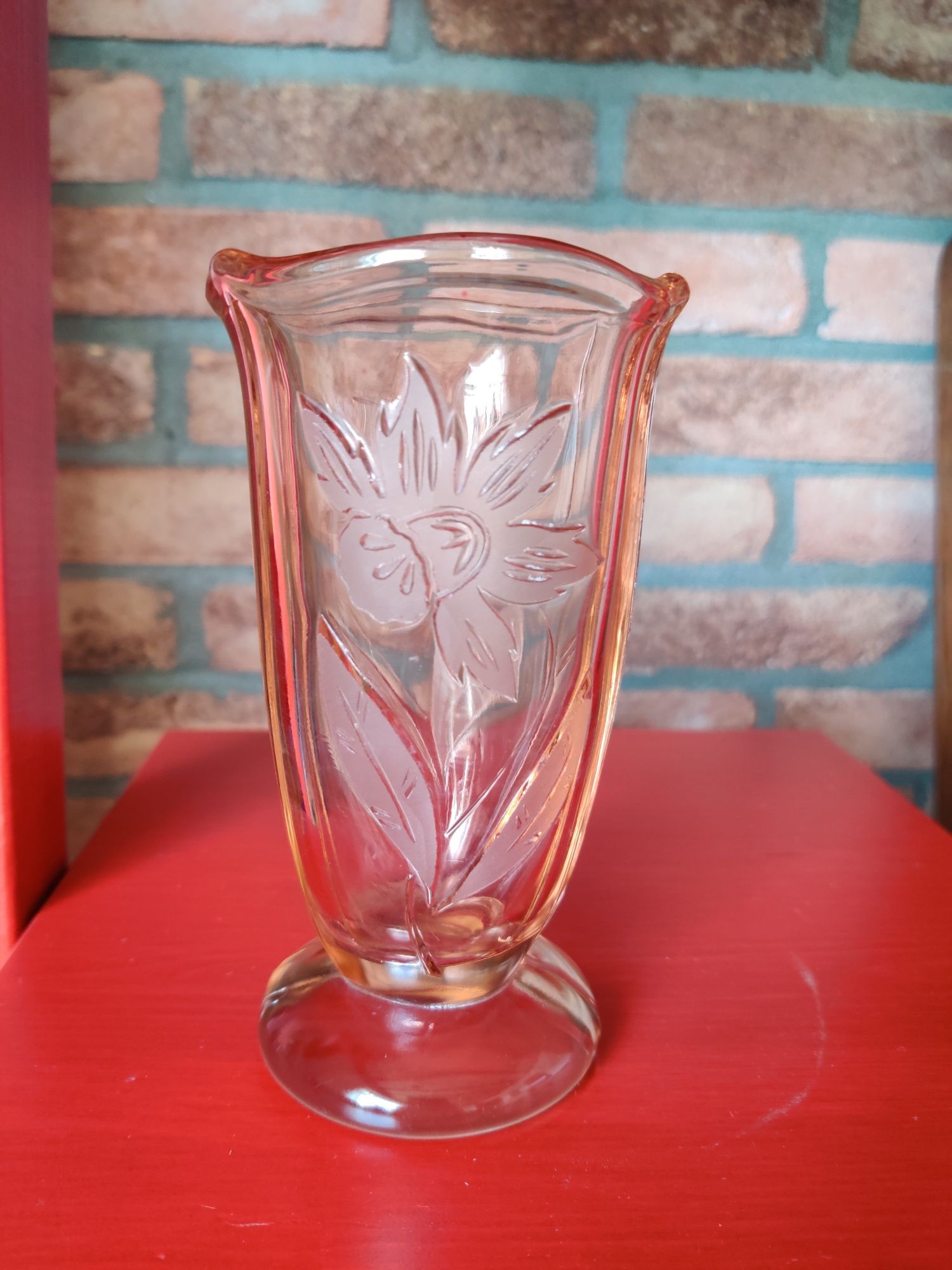 Коллекционная винтажная ваза розового стекла