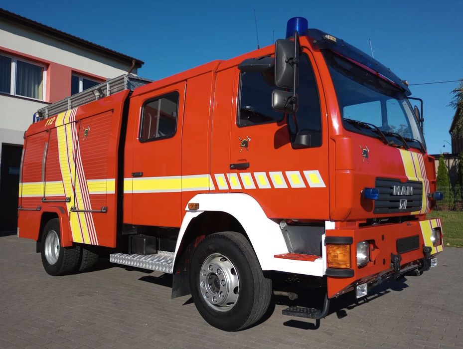 MAN LE 14.220 *2003* Pożarniczy Straż pożarna 2500 L OSP  Samochód wóz strażacki , maszt , piana, JAK NOWY