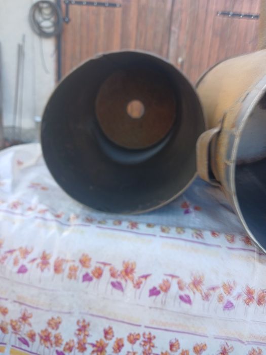 Пічка-буржуйка на тирсі-опілках.