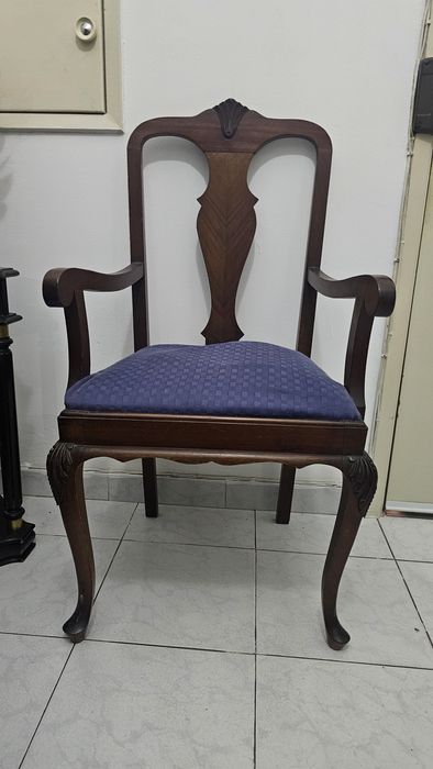 Cadeirão em madeira