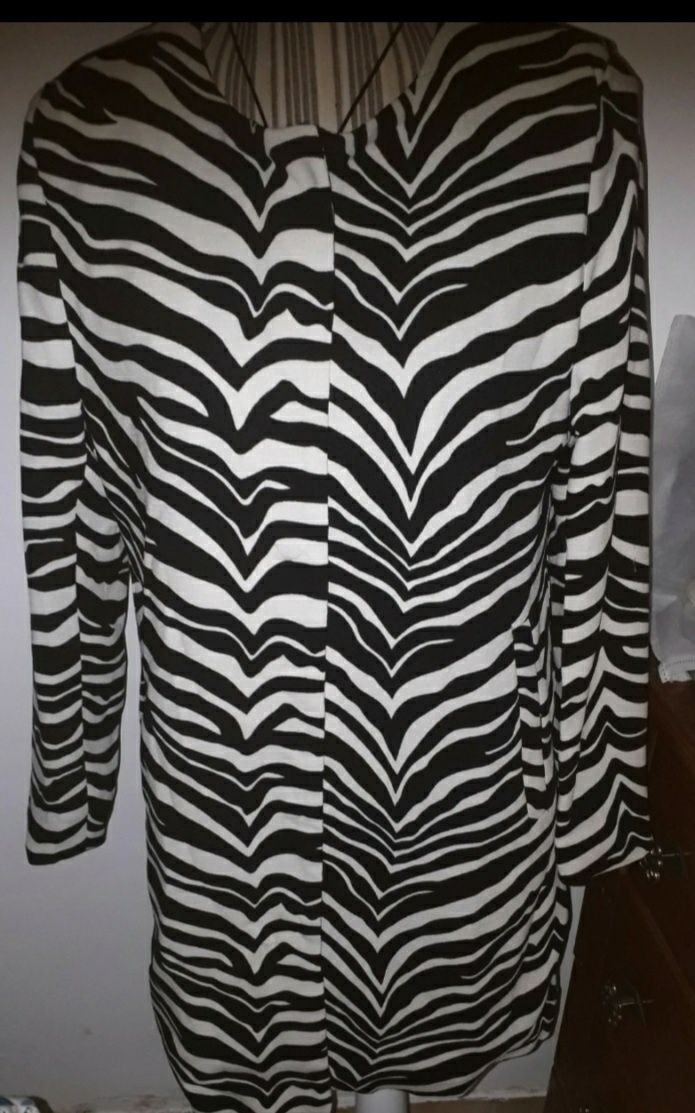 Magnífico casaco padrão zebra,  novo.