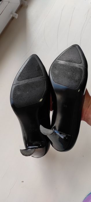 Шкіряні лаковані туфлі для виходу в світ