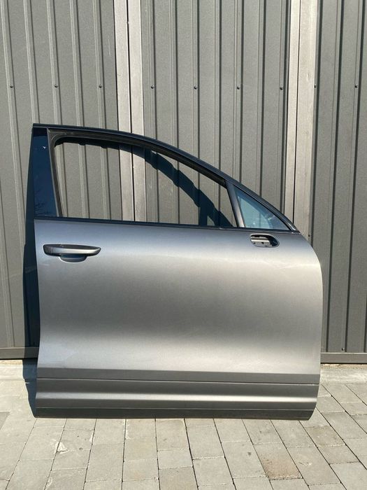 Porsche cayenne 958 двері передні праві lm7w