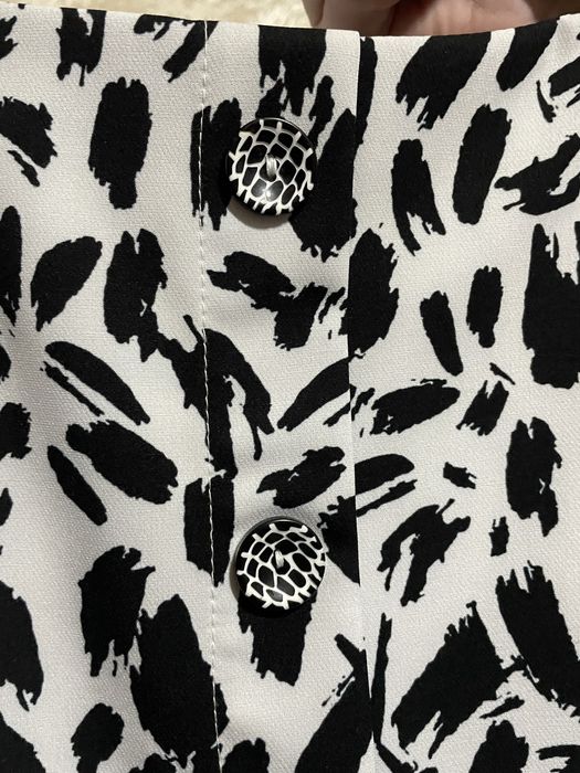 Продам,плаття біле з принтом