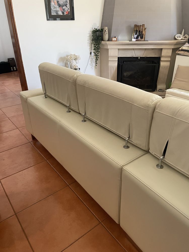 Sofá cabedal branco chaise-long