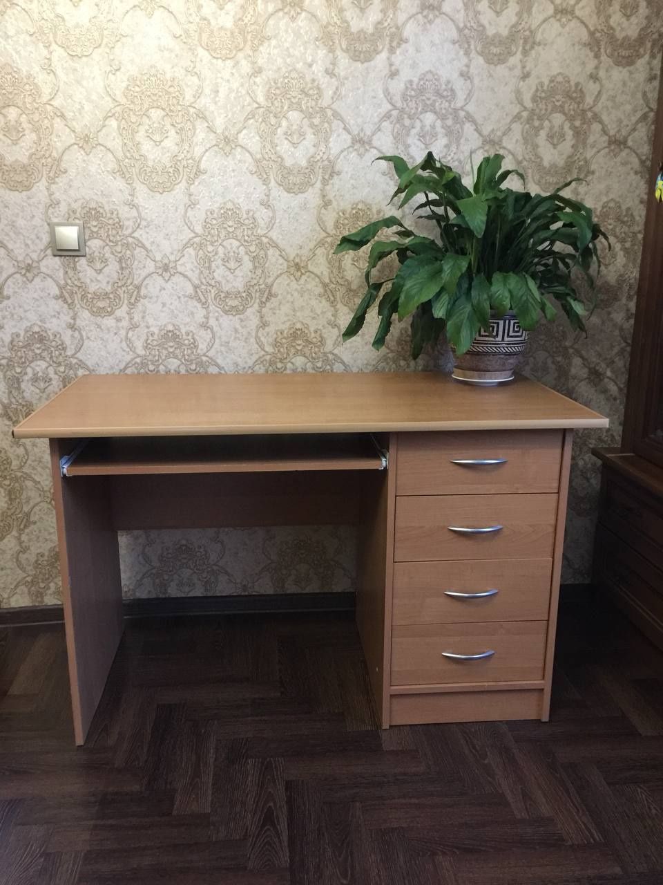 Продам стіл комп'ютерний