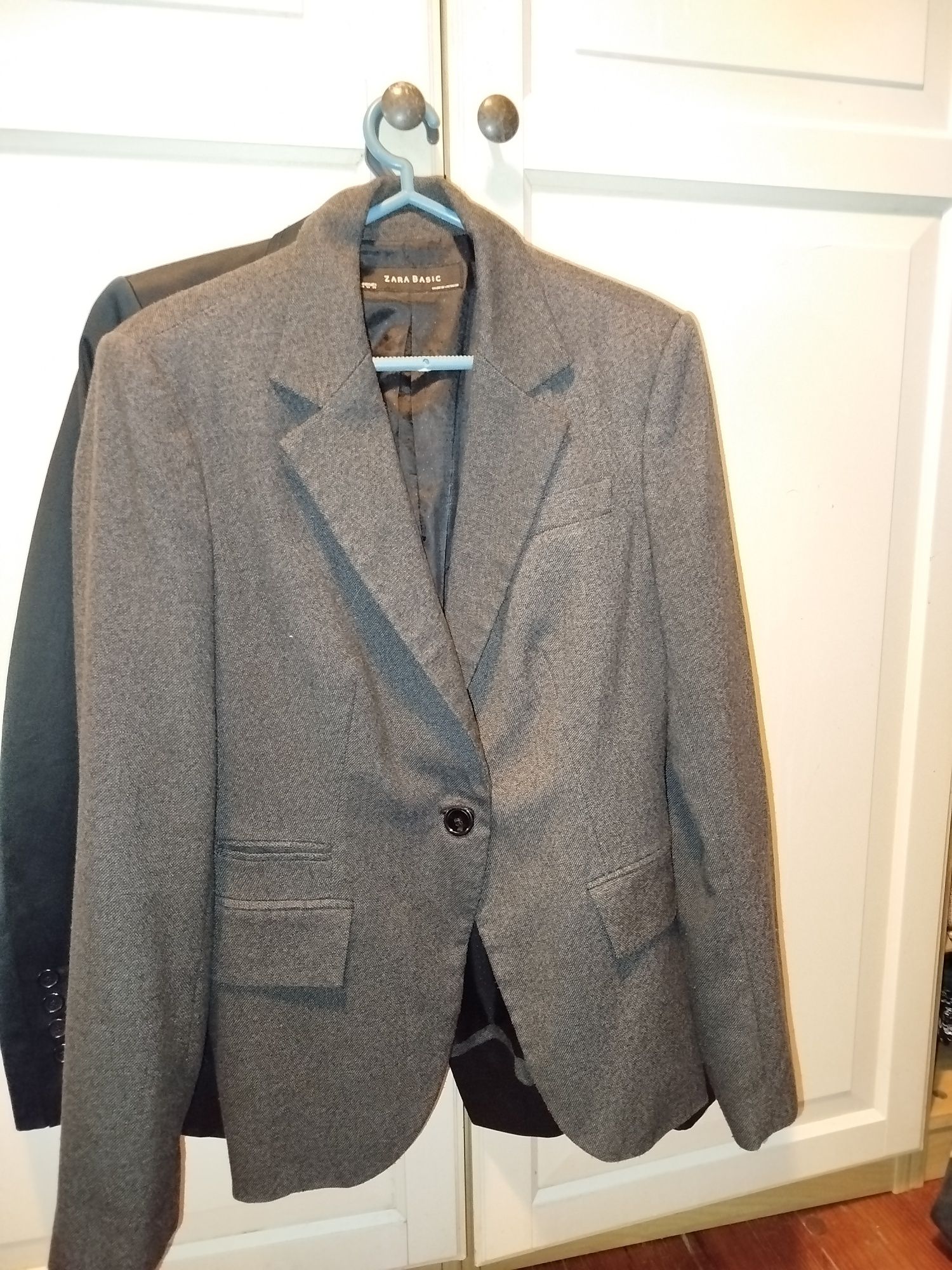 3 blazers todos vestem tamanho S Guess, zara e máximo dutti