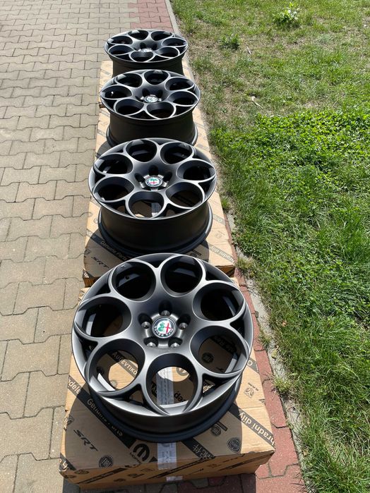 Okazja oryginalne felgi ALFA ROMEO GULIA 5x110 7,5Jx17 ET33 NOWE