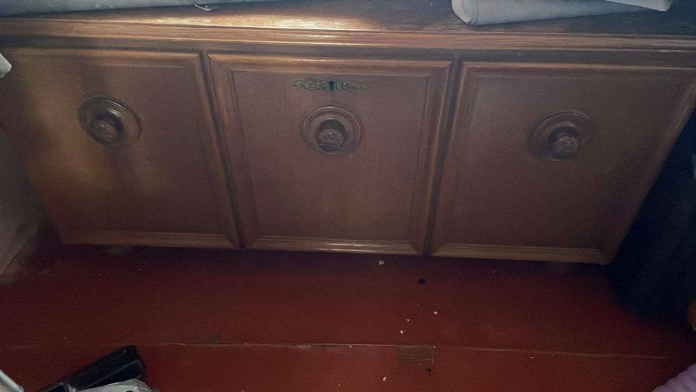 Старовинний комод