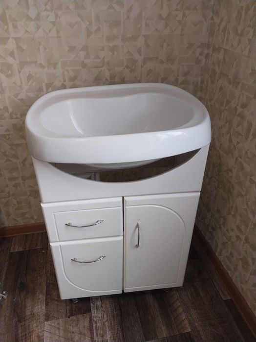 Тумба в ванну кімнату