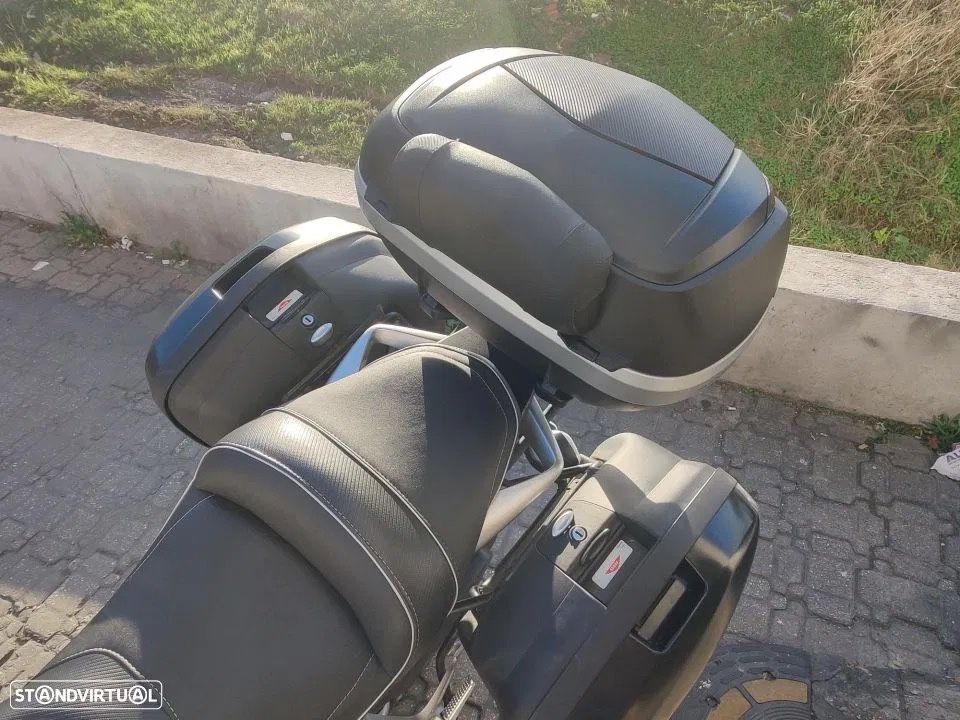 Moto Honda VFR 800x (Cossrunner)