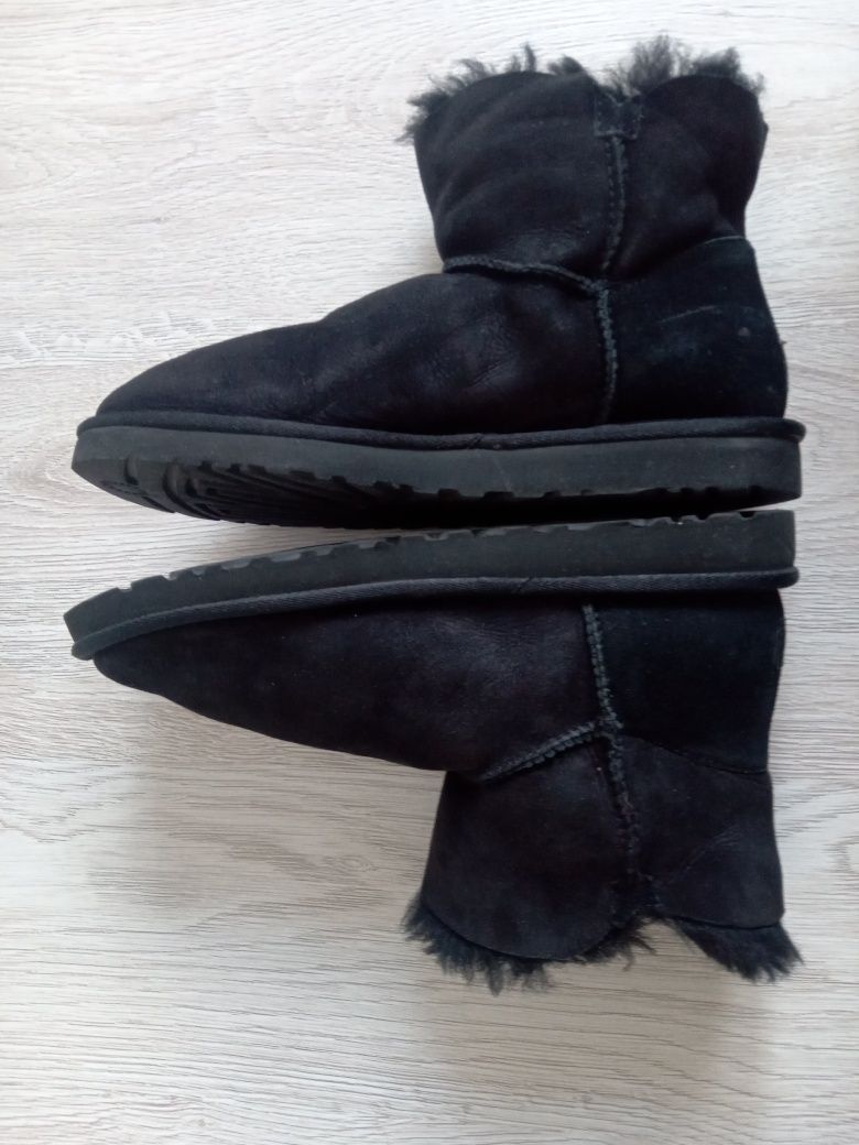 UGG Mini Bailey Button rozmiar 39