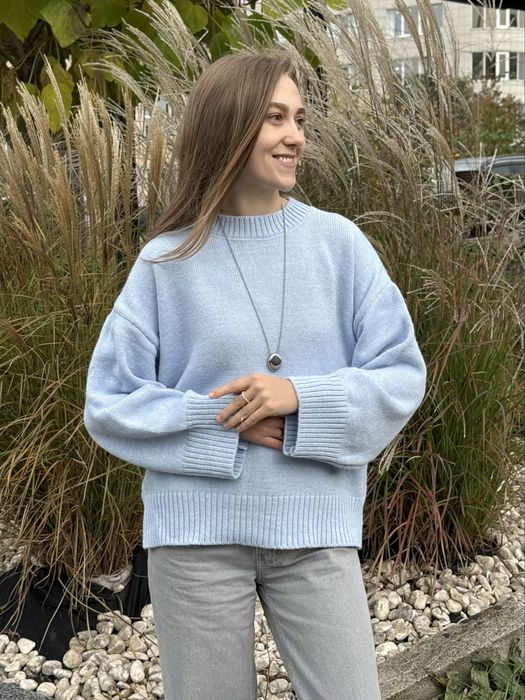 Светр блакитний