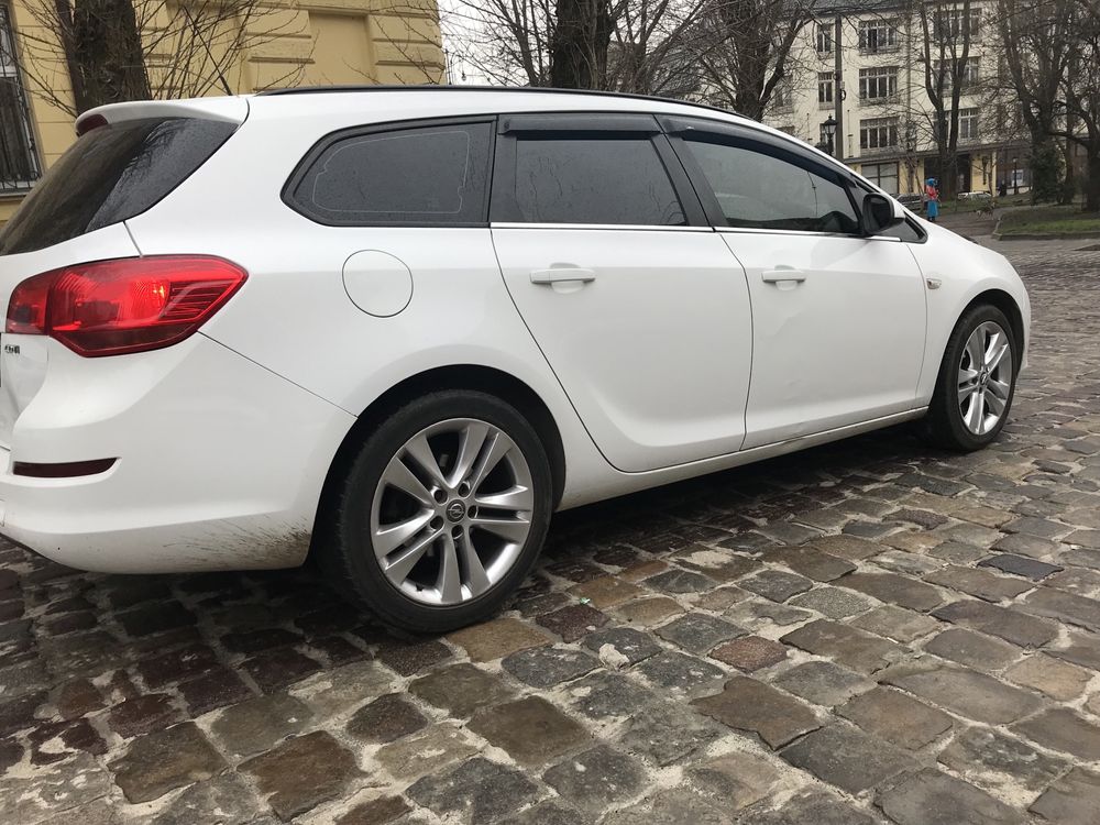 Opel    Astra    J