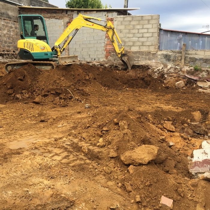 Desaterros, aterros e demolicões