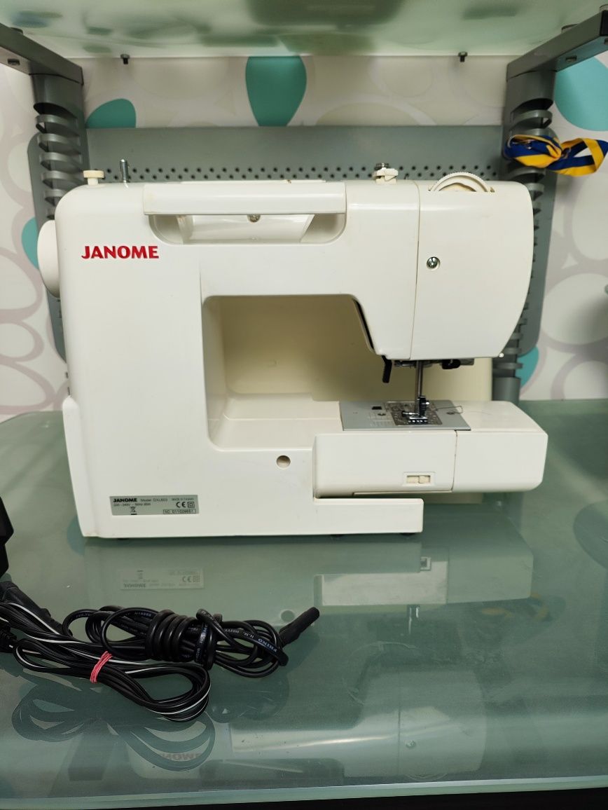 Комп'ютеризована швейна машина Janome DXL603
