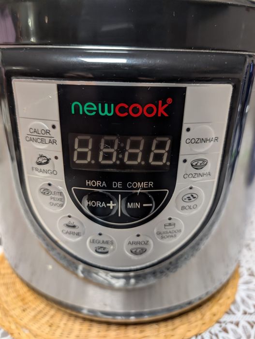 Panela de pressao elétrica "New Cook"