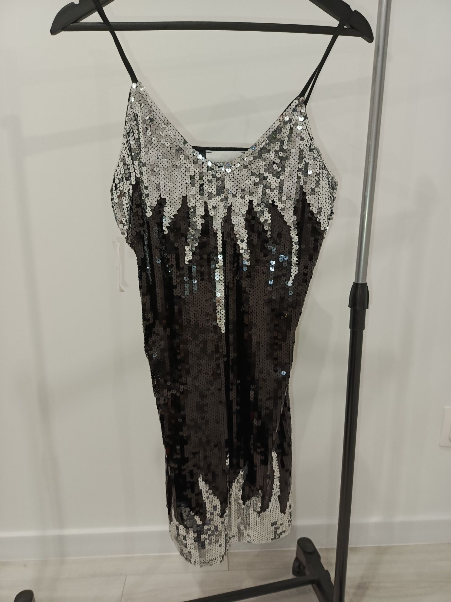 Sukienka mini cekinowa na ramiączka srebrna czarna S